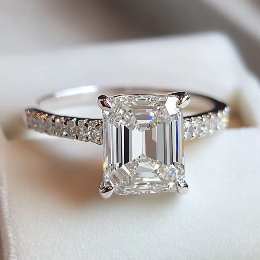 18k White Gold Diamond Engagement Ring