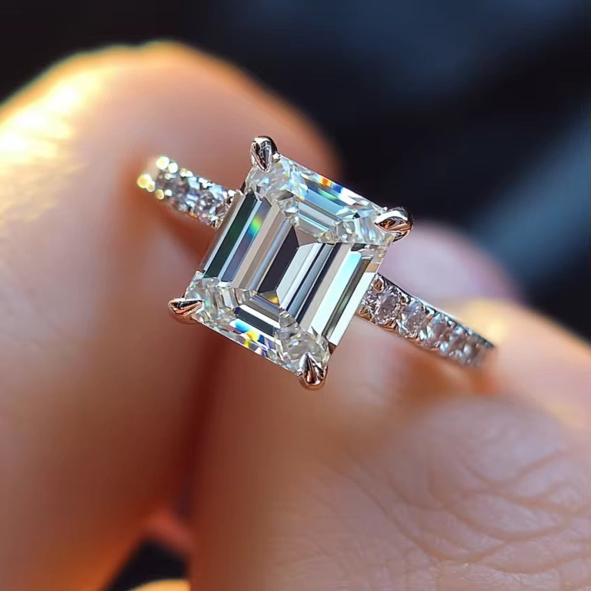 18k White Gold Diamond Engagement Ring