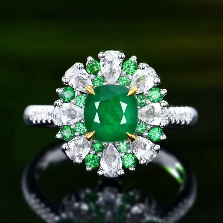 18k White Gold Emerald Gemstone Luxury Engagement Ring