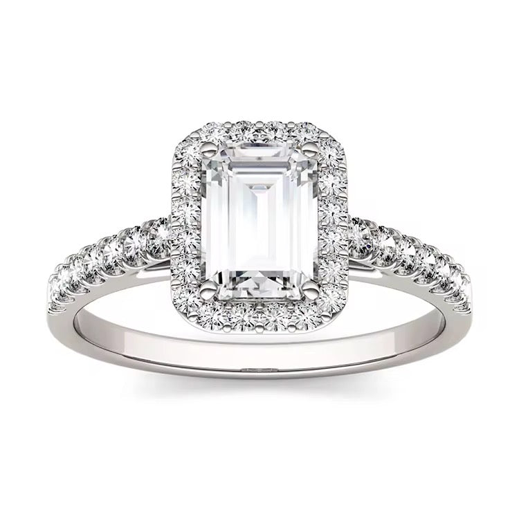 18k White Gold Diamond Engagement Ring