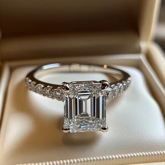 18k White Gold Diamond Engagement Ring