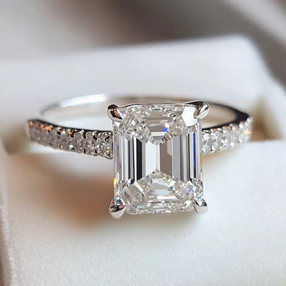 18k White Gold Diamond Engagement Ring