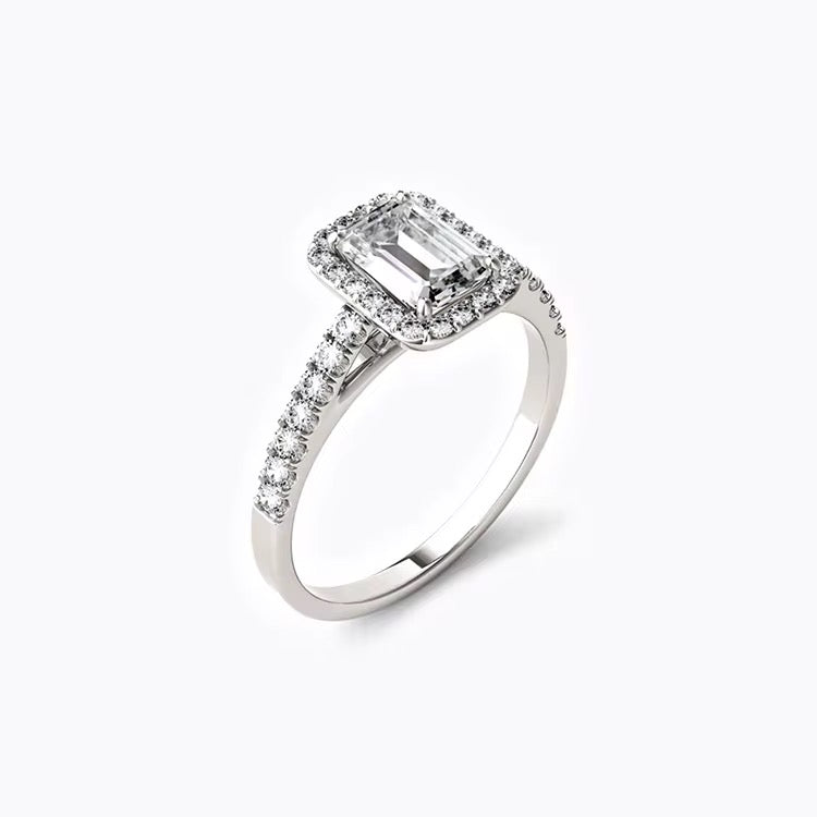 18k White Gold Diamond Engagement Ring