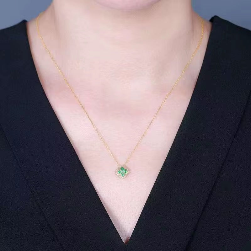 18k Yellow Gold Emerald Gemstone Clover Pendant Necklace