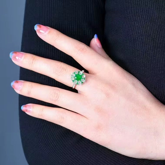 18k White Gold Emerald Gemstone Luxury Engagement Ring