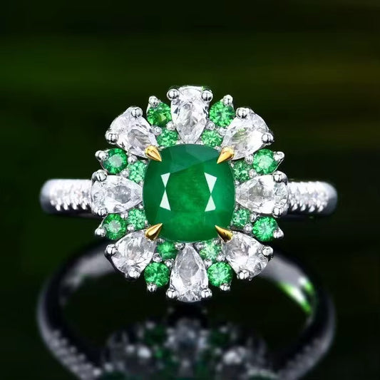 18k White Gold Emerald Gemstone Luxury Engagement Ring